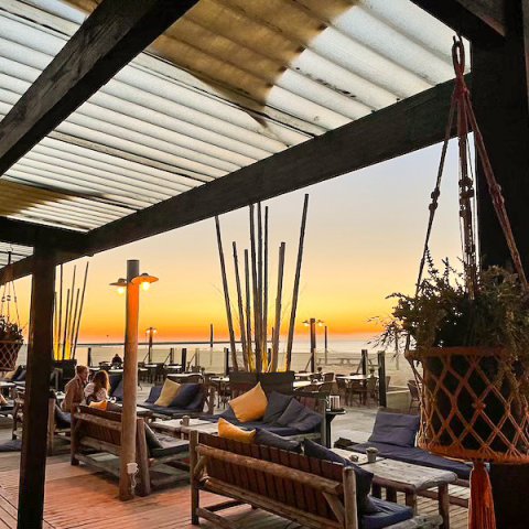 veranda avond zonsondergang beachclub copacabana