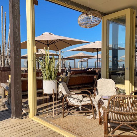 bedrijfsuitje strand weer binnen of buiten