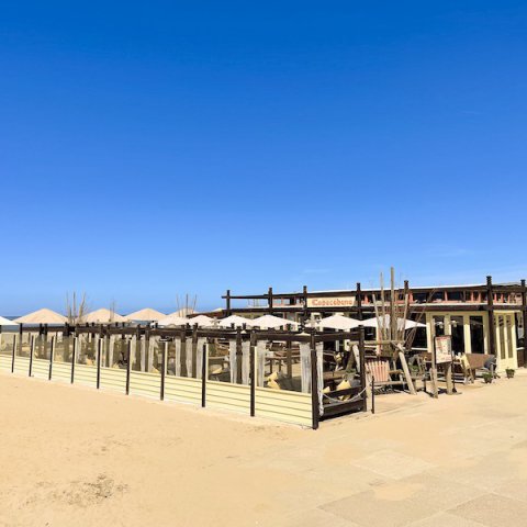 aanzicht-hele-zaak-strand-bedrijfsuitje