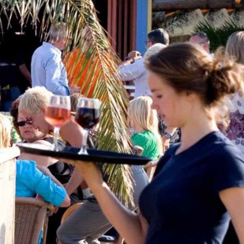 lekker-eten-op-het-strand-scheveningen