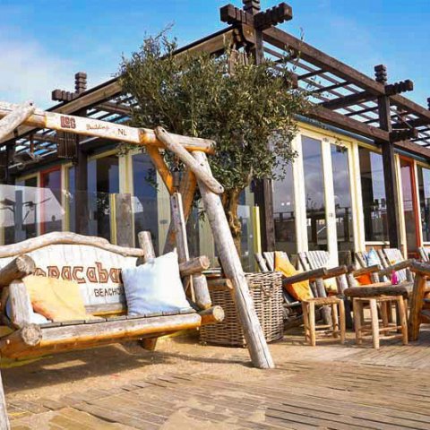 schommelstoel-800-x-533-beachclub-copacabana-scheveningen-bbq-bedrijfsuitje