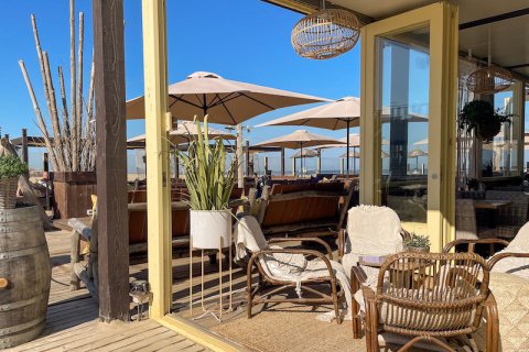 bedrijfsuitje strand bij elk weer binnen of buiten