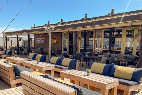 loungebanken veranda bedrijfsuitje of teamuitje lekker zitten