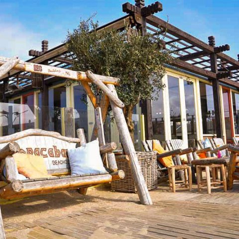 schommelstoel-800-x-533-beachclub-copacabana-scheveningen-bbq-bedrijfsuitje