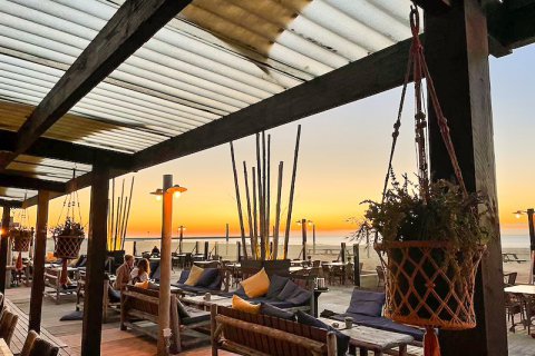 veranda avond zonsondergang beachclub copacabana