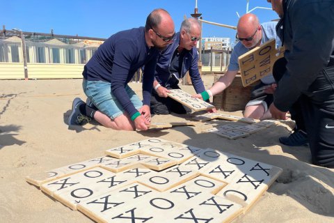 activiteit strand bedrijfsuitje teamuitje groep scheveningen
