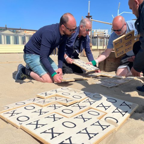 activiteit strand bedrijfsuitje teamuitje groep scheveningen
