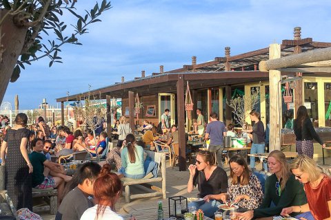 strand teamuitje bedrijfsuitje scheveningen terras